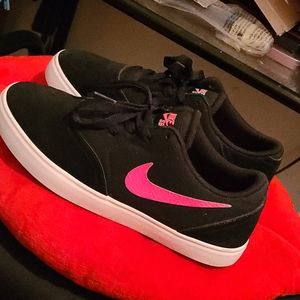 🖤NIKE SNEAKERS🖤